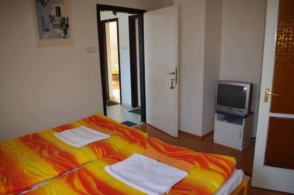 Vadszolo Szallo Es Etterem Bakonybél Zimmer foto