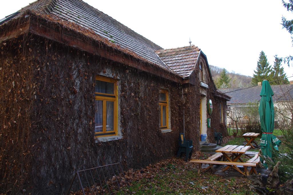 Vadszolo Szallo Es Etterem Bakonybél Exterior foto